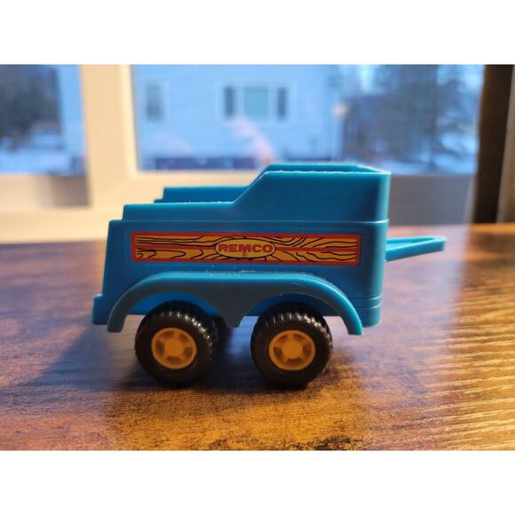 Vintage 1986 Blue Remco Toy Horse Trailer - Plastic - Picture 1 of 7
